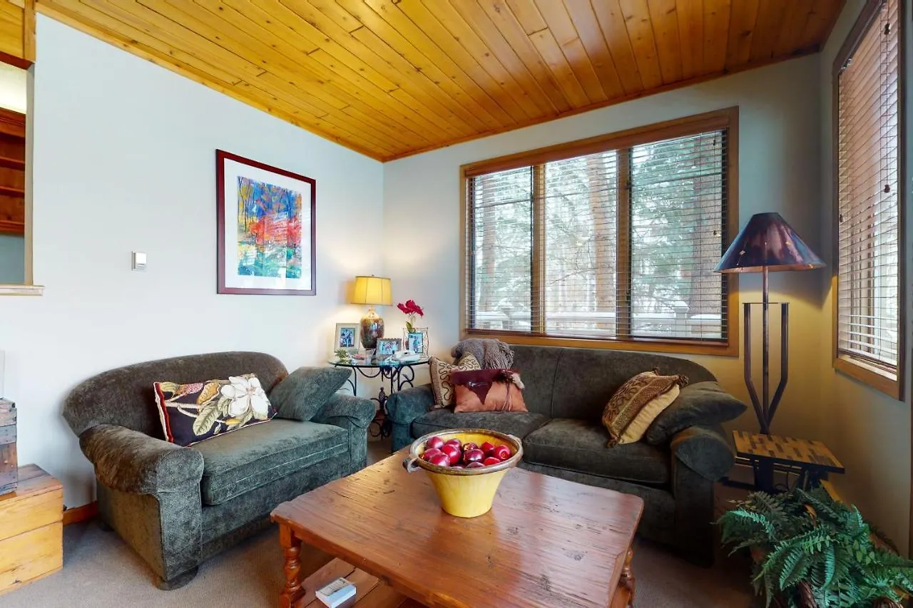Cascade Village Area 5 Bed 4 Bath, Walk To Lift! *