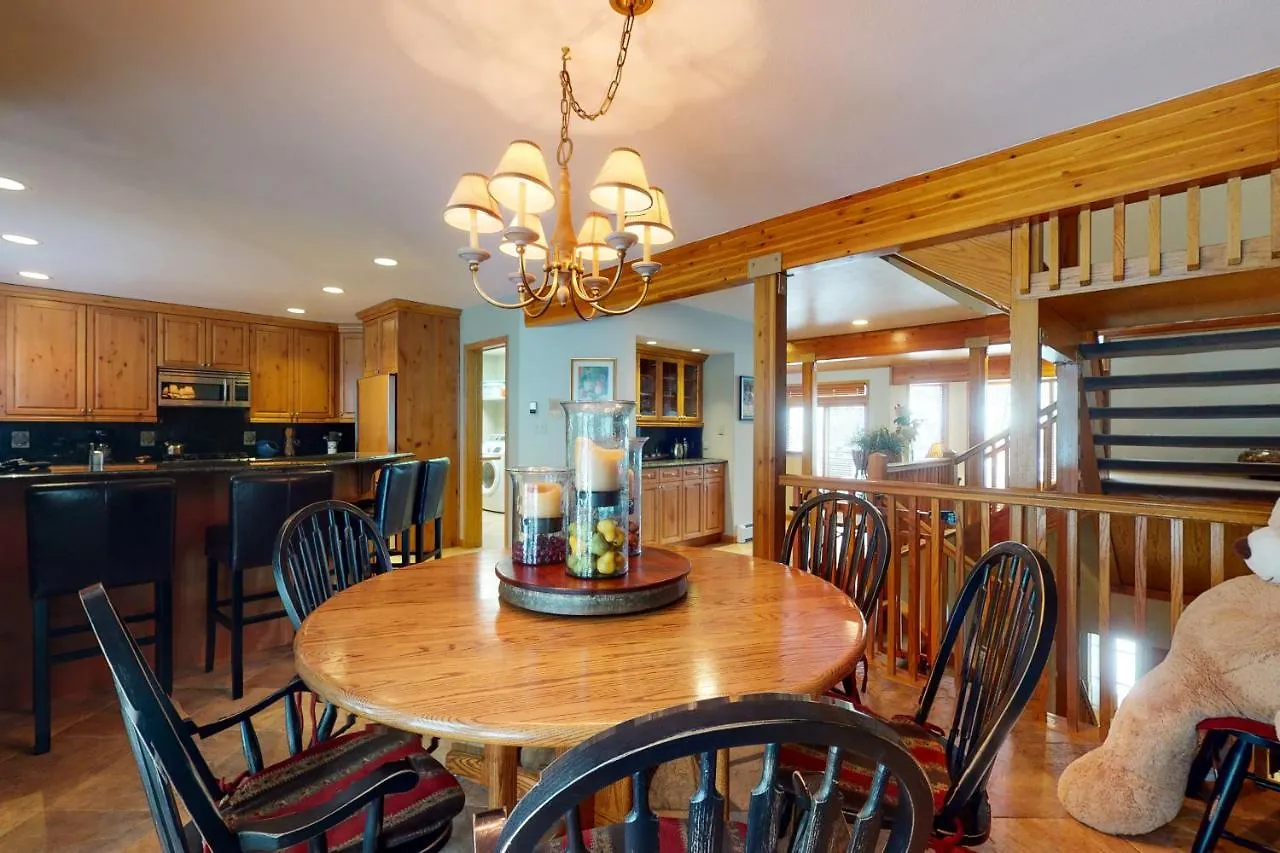 Cascade Village Area 5 Bed 4 Bath, Walk To Lift! Holiday home *