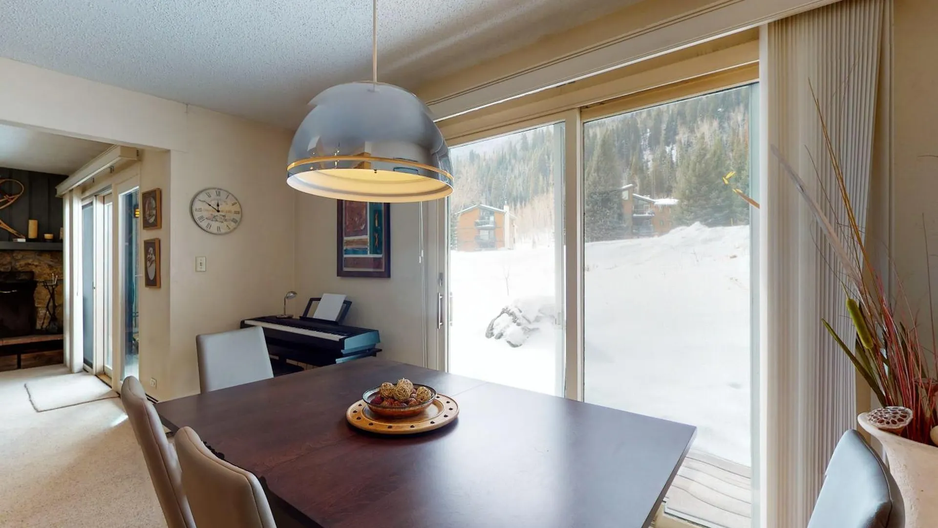 Apartment Remodeled 2 Bedroom East #102 W/ Hot Tub. Steps To Shuttle. *