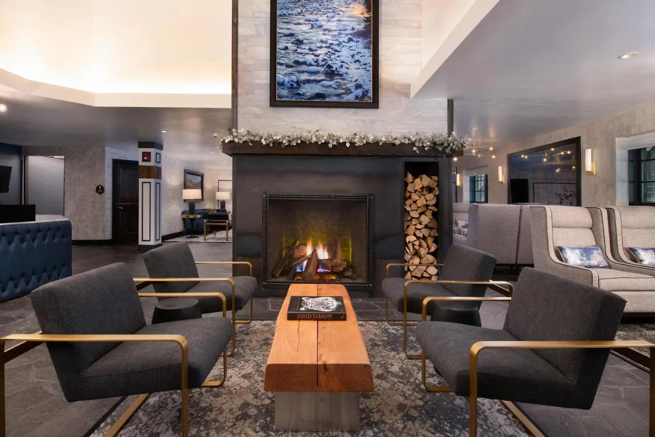 Gravity Haus Lodge *
