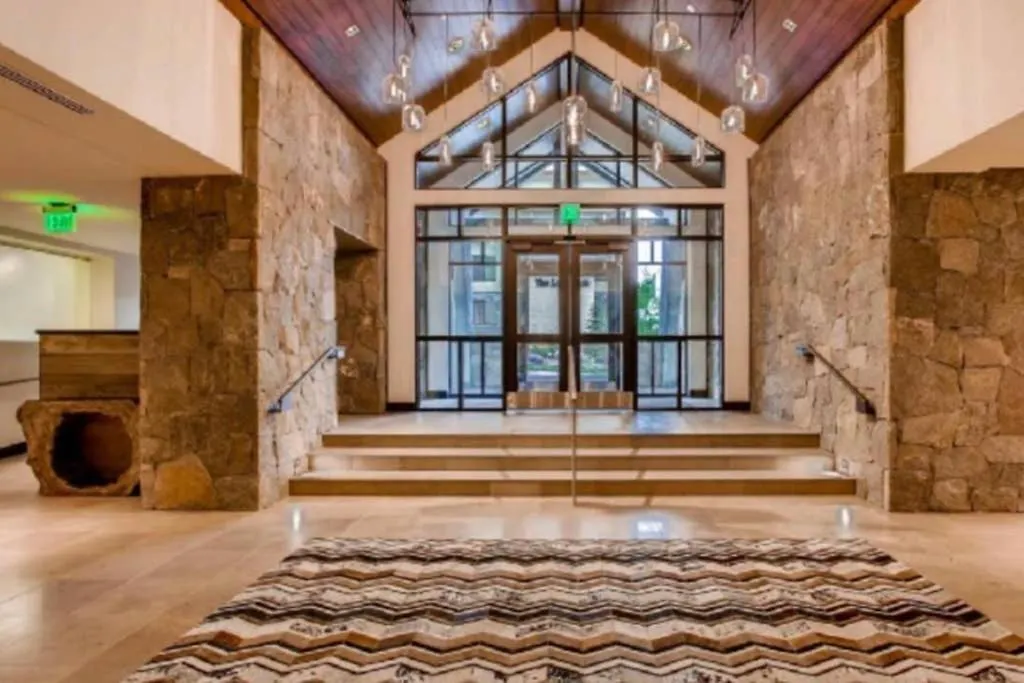 Luxury, Meters To Lionshead Gondola. The Lion Apartment