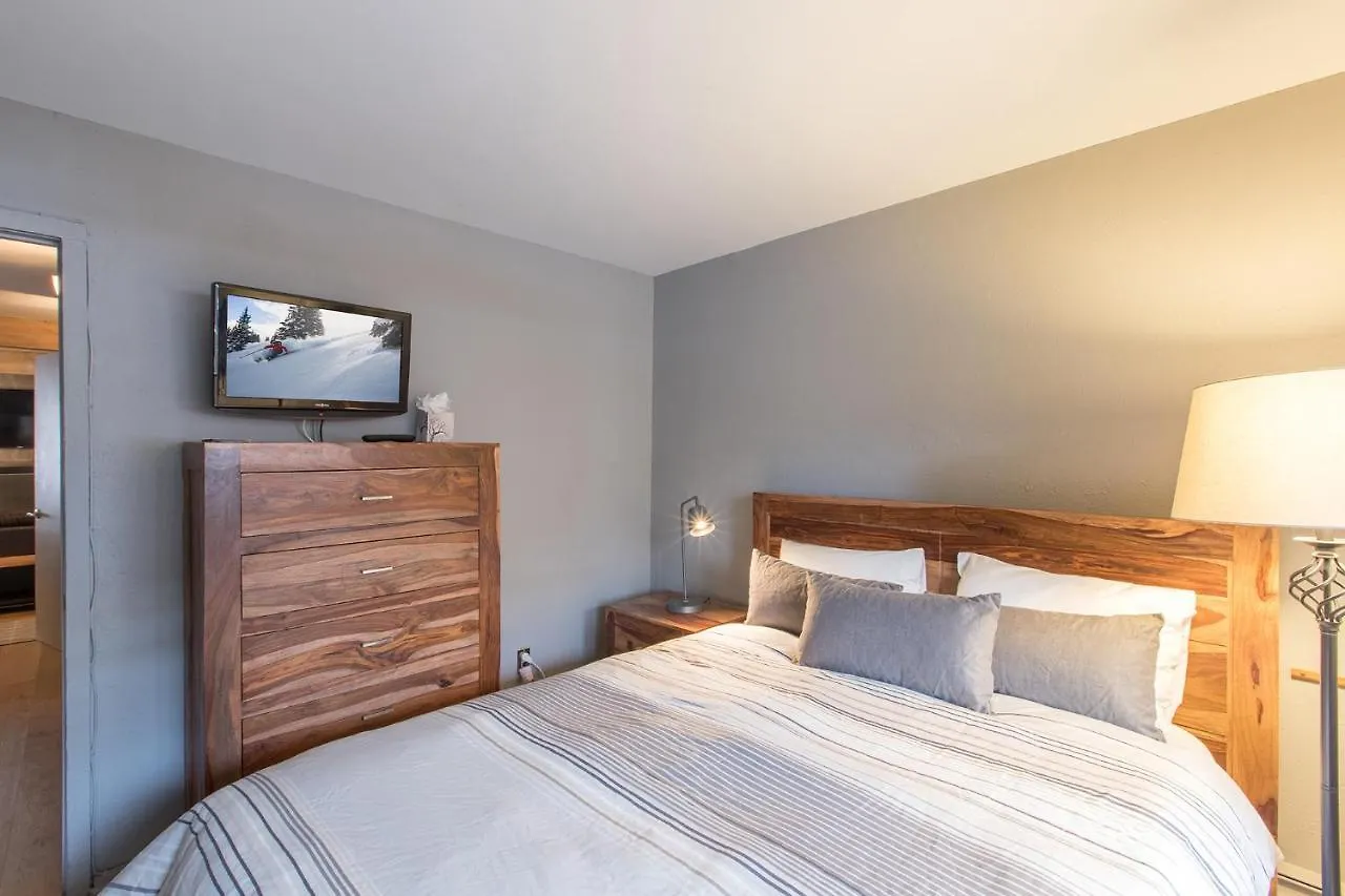 Lionshead Arcade By Realty Apartment