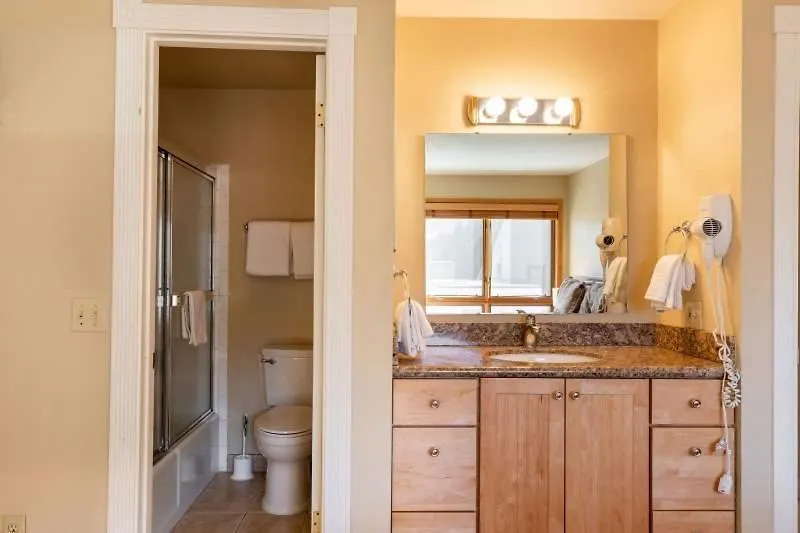Apartment With Pool & Hot Tubs, Free Shuttle Vail