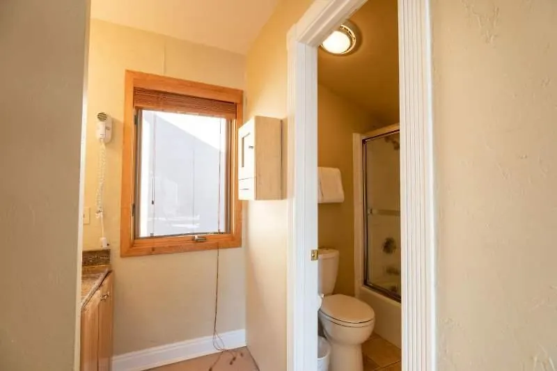 With Pool & Hot Tubs, Free Shuttle Apartment *