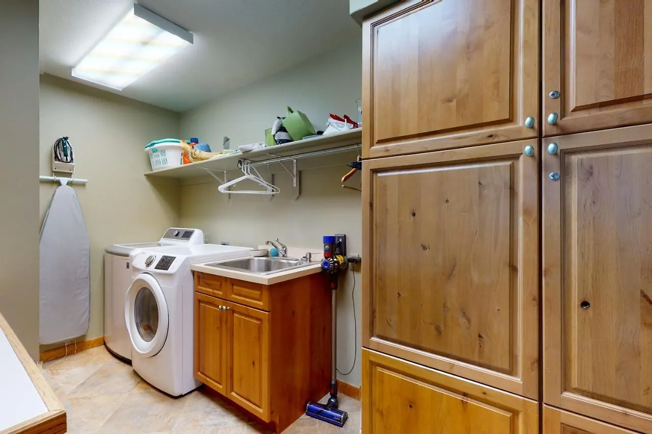 Cascade Village Area 5 Bed 4 Bath, Walk To Lift! *
