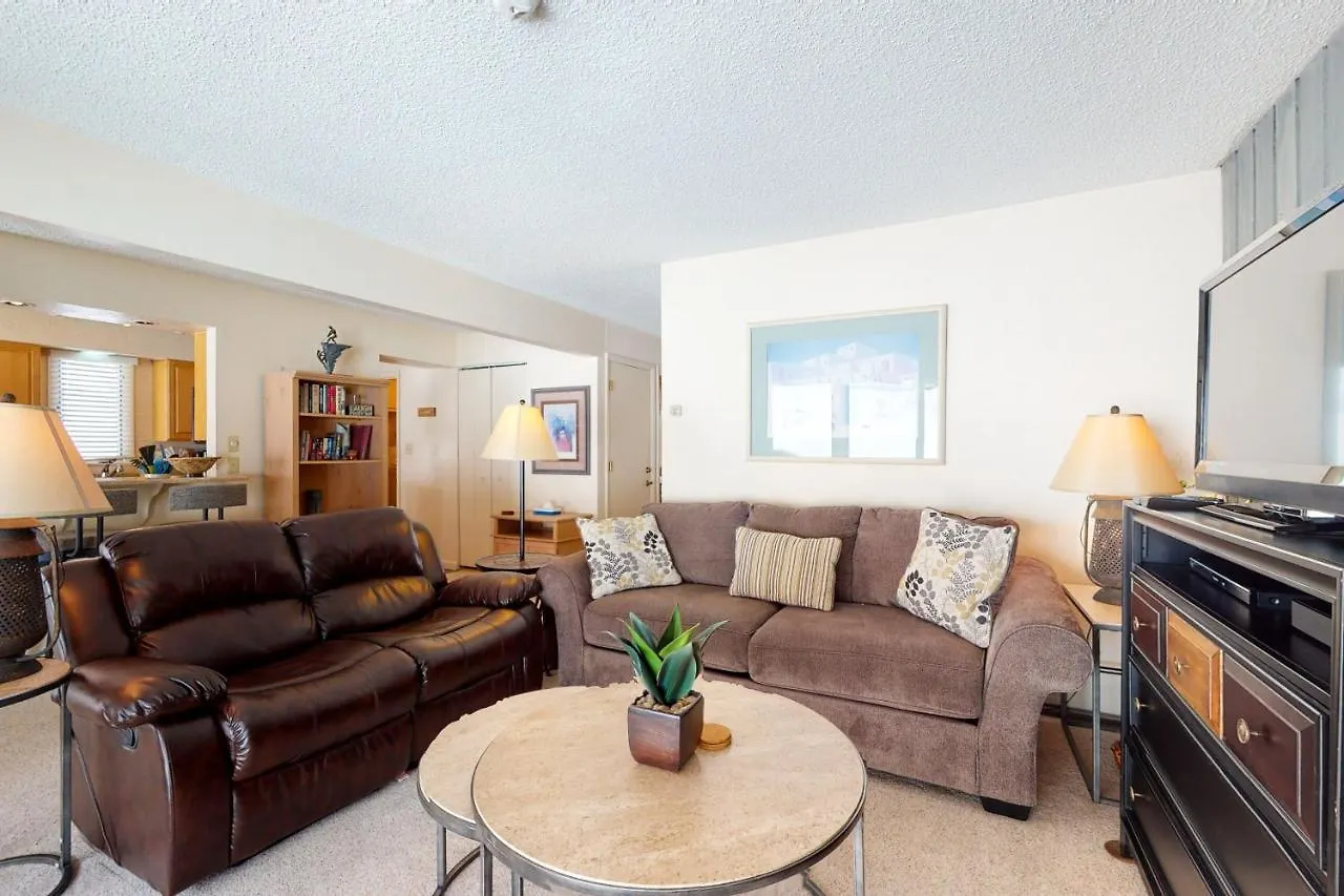 Remodeled 2 Bedroom East #102 W/ Hot Tub. Steps To Shuttle.