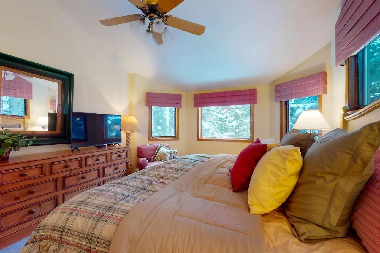 Cascade Village Area 5 Bed 4 Bath, Walk To Lift! Holiday home Vail