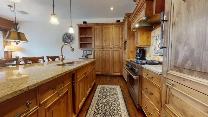 Luxury 4 Bedroom Penthouse In Lionshead Village With Rooftop Pool, Just A Short Walk To Gondola Vail