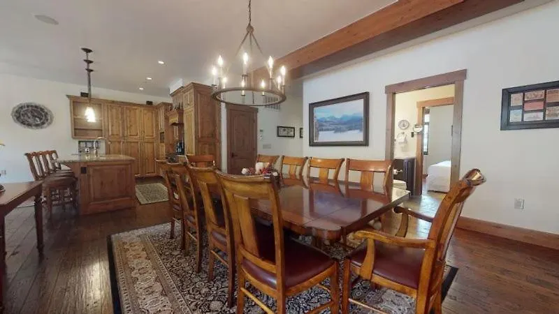 Luxury 4 Bedroom Penthouse In Lionshead Village With Rooftop Pool, Just A Short Walk To Gondola