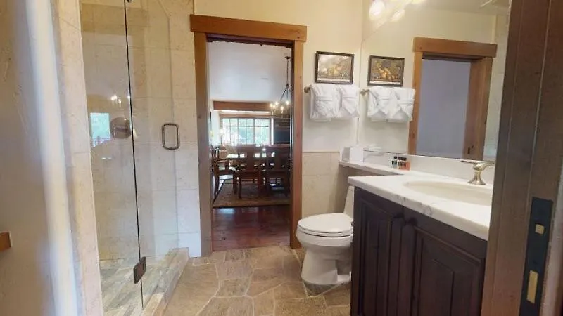 Luxury 4 Bedroom Penthouse In Lionshead Village With Rooftop Pool, Just A Short Walk To Gondola Vail