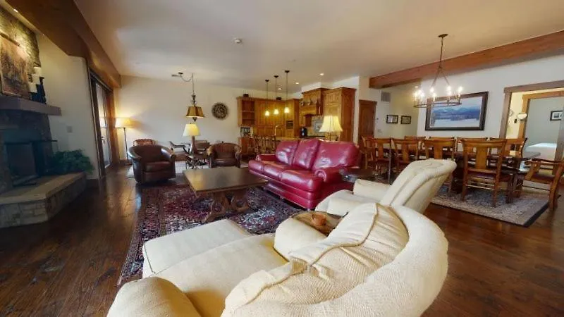 Apartment Luxury 4 Bedroom Penthouse In Lionshead Village With Rooftop Pool, Just A Short Walk To Gondola *