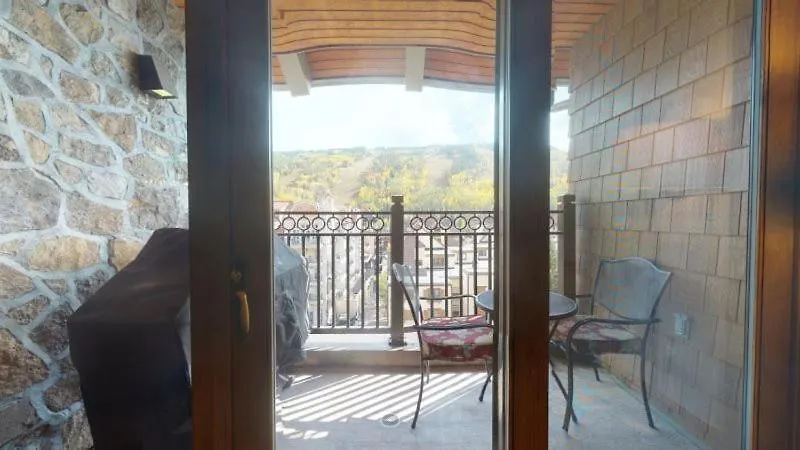 Luxury 4 Bedroom Penthouse In Lionshead Village With Rooftop Pool, Just A Short Walk To Gondola Apartment Vail
