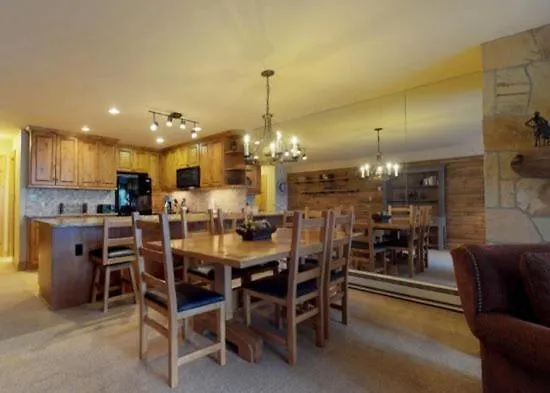 Eagle Bahn Gondola Resort: 2-bedroom With Hot Tub Access *