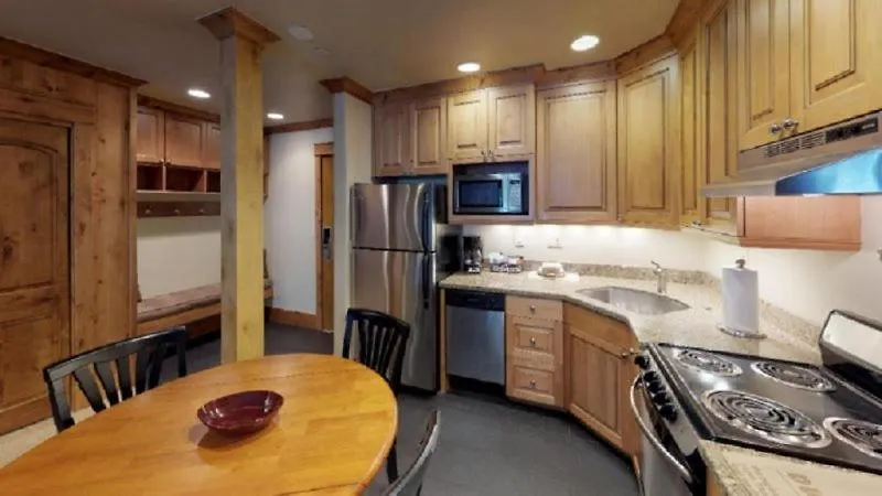 Apartment Slopeside 1 Bedroom Gold At Golden Peak In