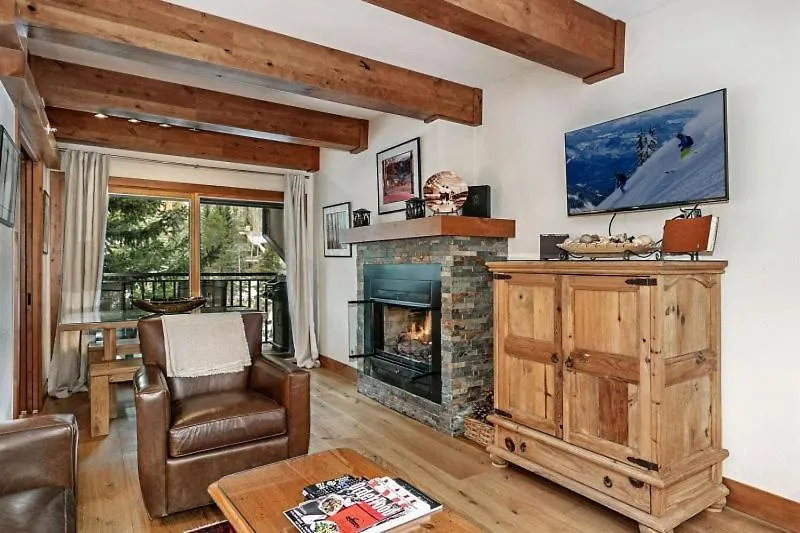 Apartment Antlers Slopeside Getaway: Mountain Views Near Lionshead Village *