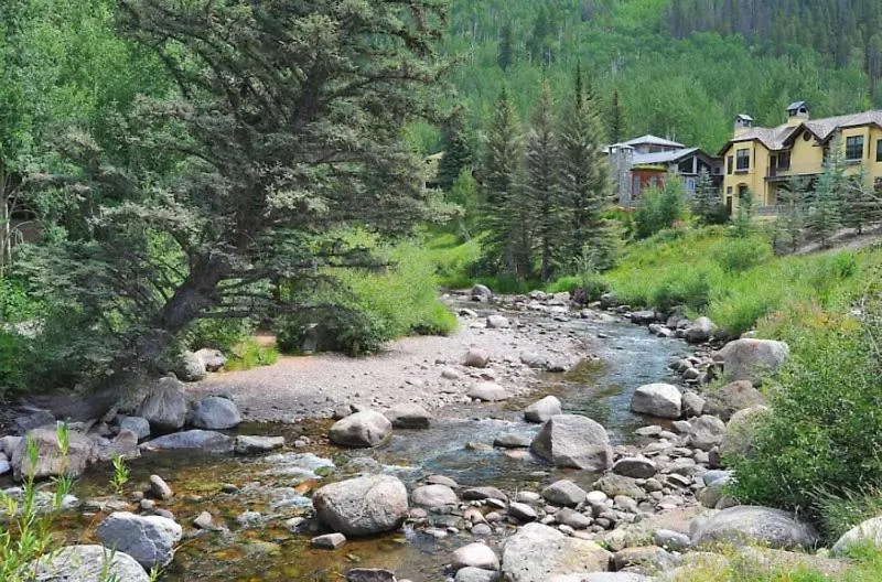 Cascade Village 3 Bedroom With Pool, Hot Tubs, And On-demand Shuttle To Village *