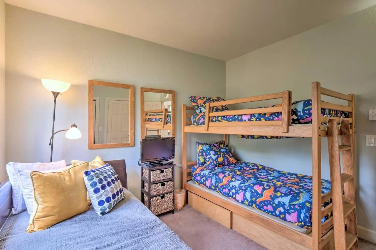 Updated 10-min Walk To Lionshead Village Apartmán