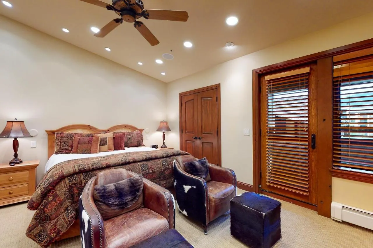 Lion Square East 307 Vail