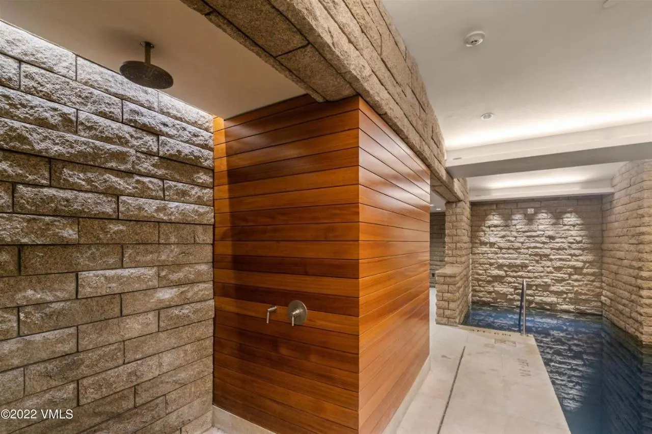 Platinum Solaris: Slope-side Luxury At Gondola Base Apartment