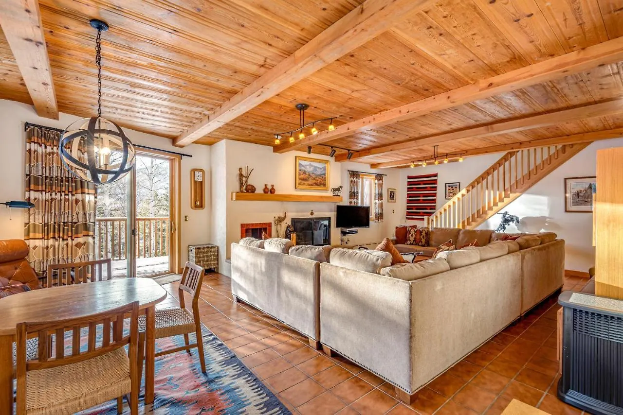 Cascade Village Area 5 Bed 4 Bath, Walk To Lift! Holiday home *