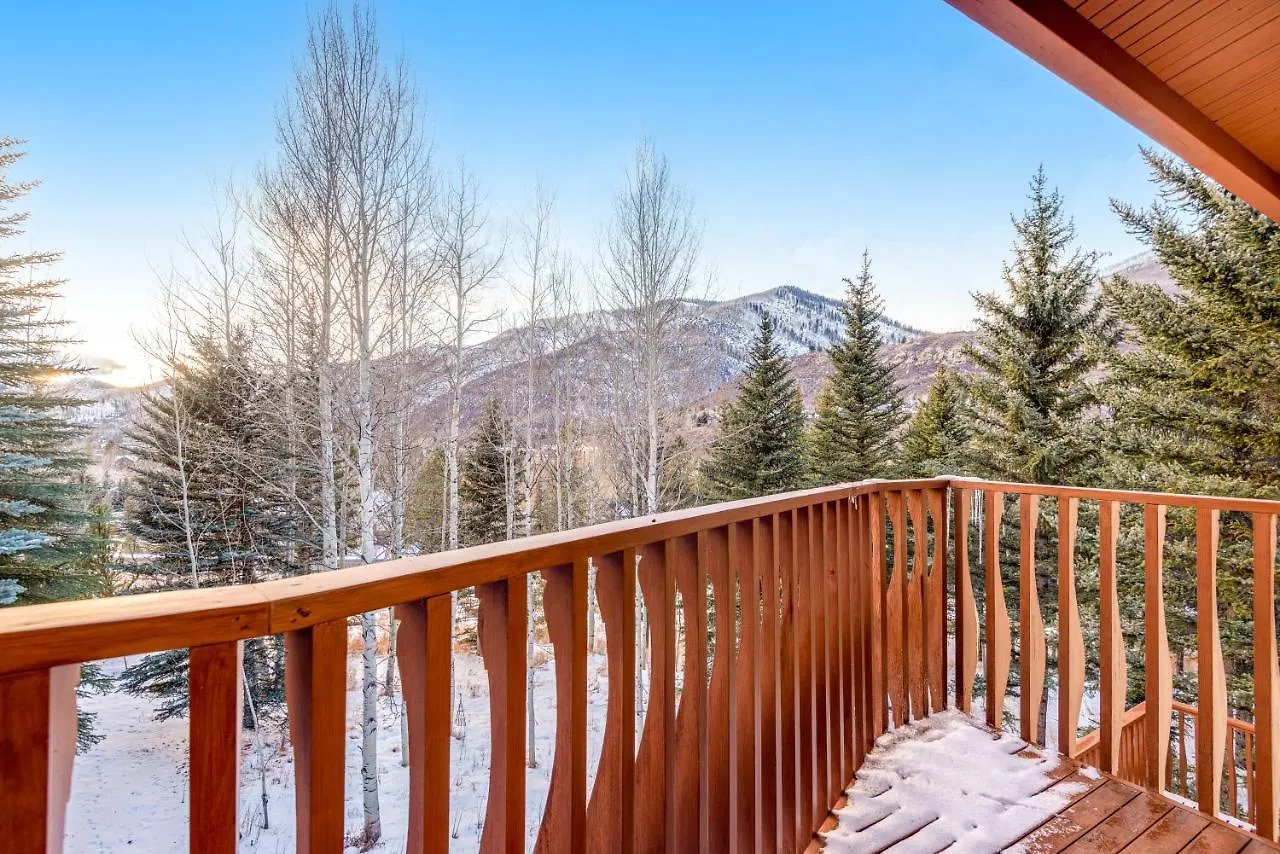 Cascade Village Area 5 Bed 4 Bath, Walk To Lift!