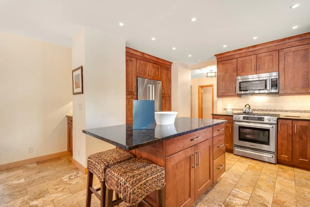 Holiday home Cascade Village Area 5 Bed 4 Bath, Walk To Lift!