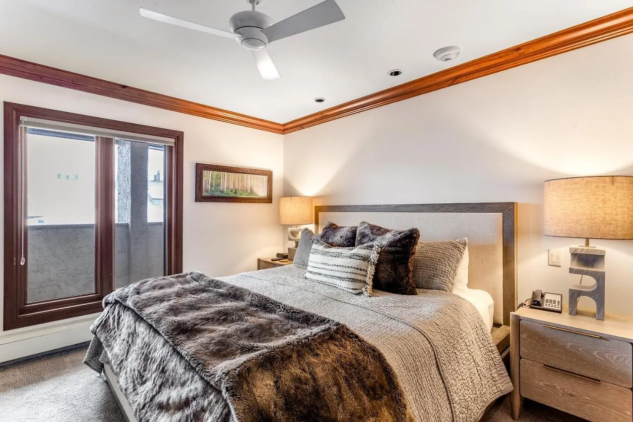 Lion Square South 750a Apartment