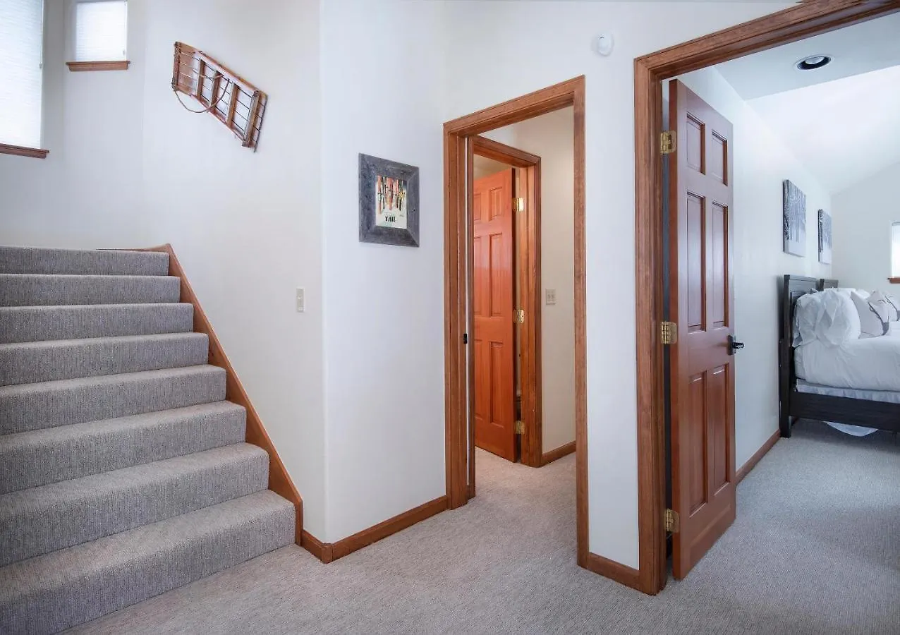 4551 Streamside Cir West House Holiday home *