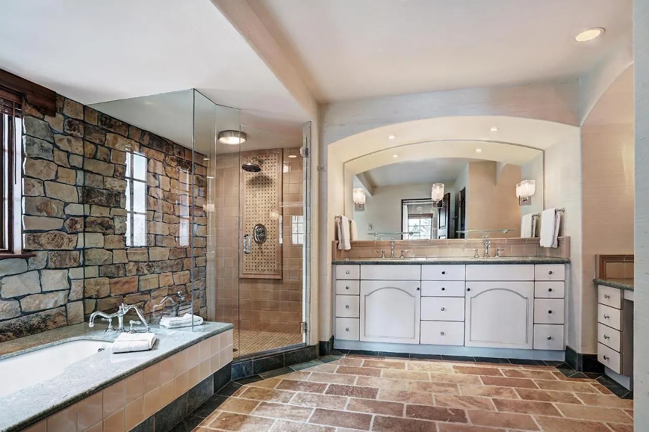 Gorgeous 5 Bedroom Private In Village Vail