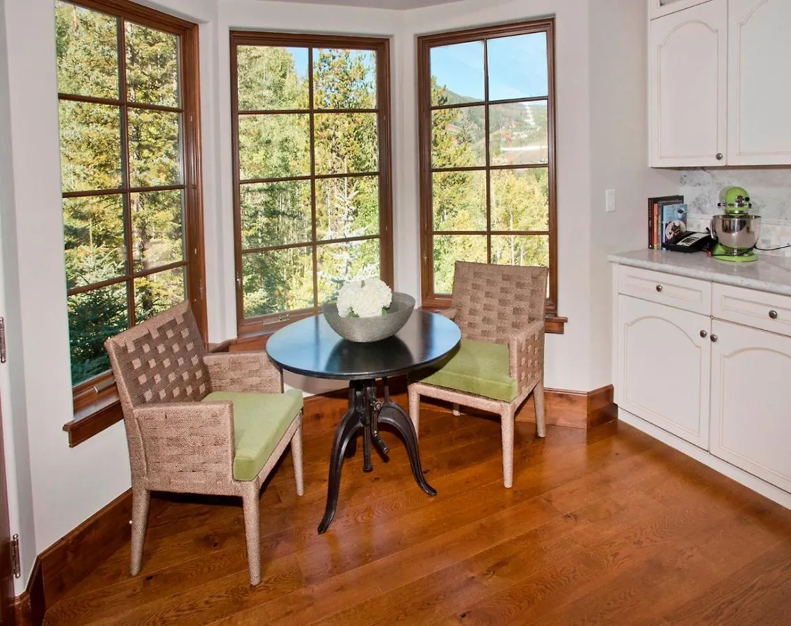 Gorgeous 5 Bedroom Private In Village