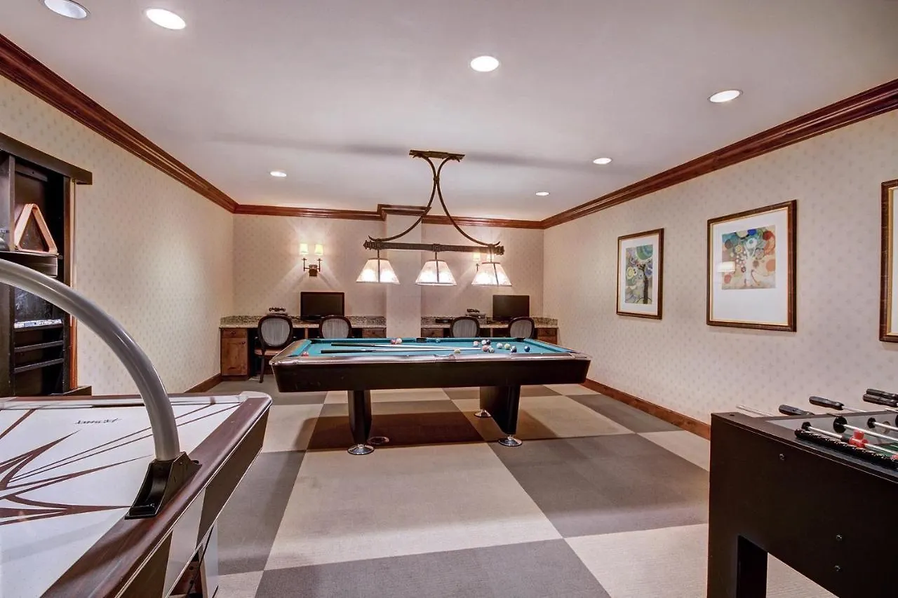 Village Private 4 Bedroom W Full Kitchen *