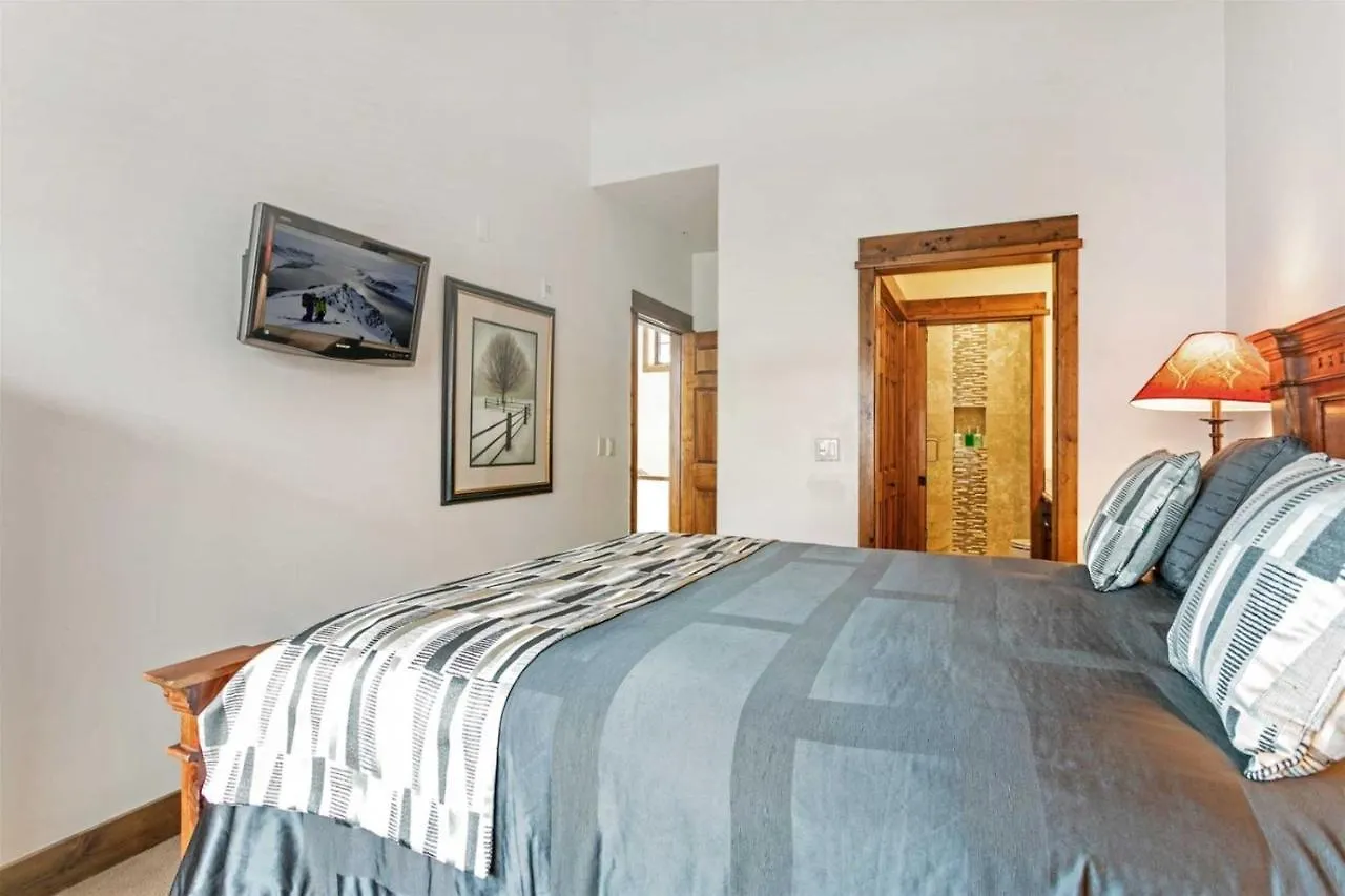 Antlers Vista: Slopeside Retreat Near Lionshead Village Apartment *