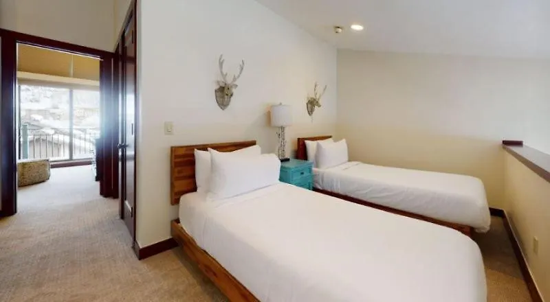 Lionshead Village 3 Bedroom Den With Mountain View