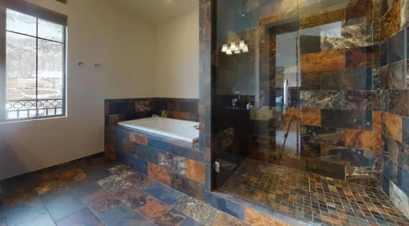 Lionshead Village 3 Bedroom Den With Mountain View