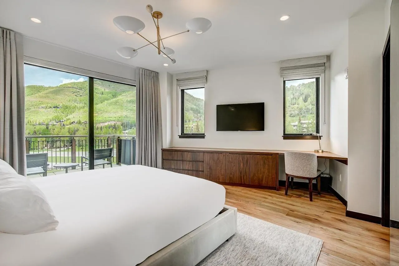 Contemporary 2 Bedroom In The Heart Of Lionshead Apartment *