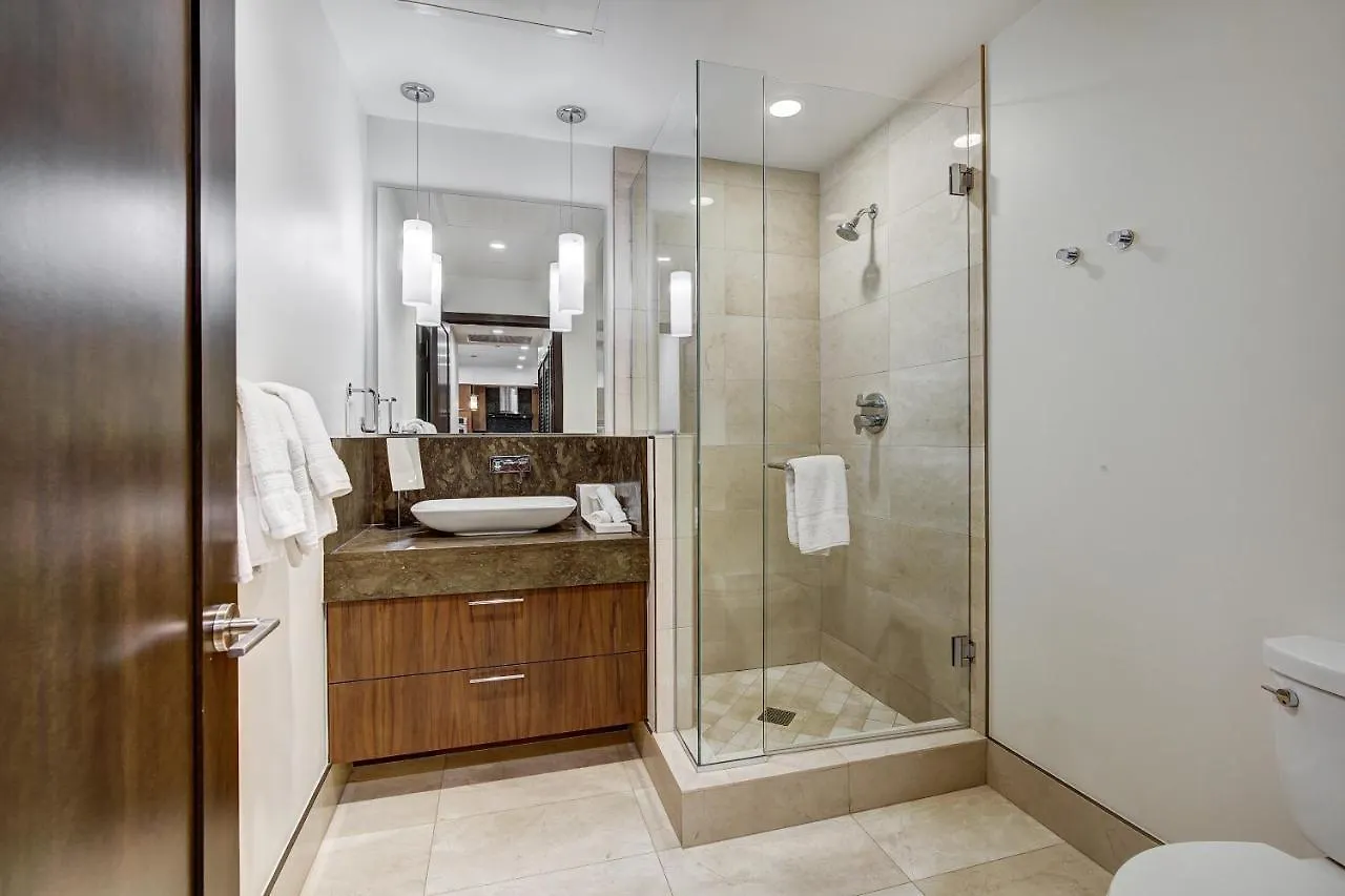 Contemporary 2 Bedroom In The Heart Of Lionshead Apartment *