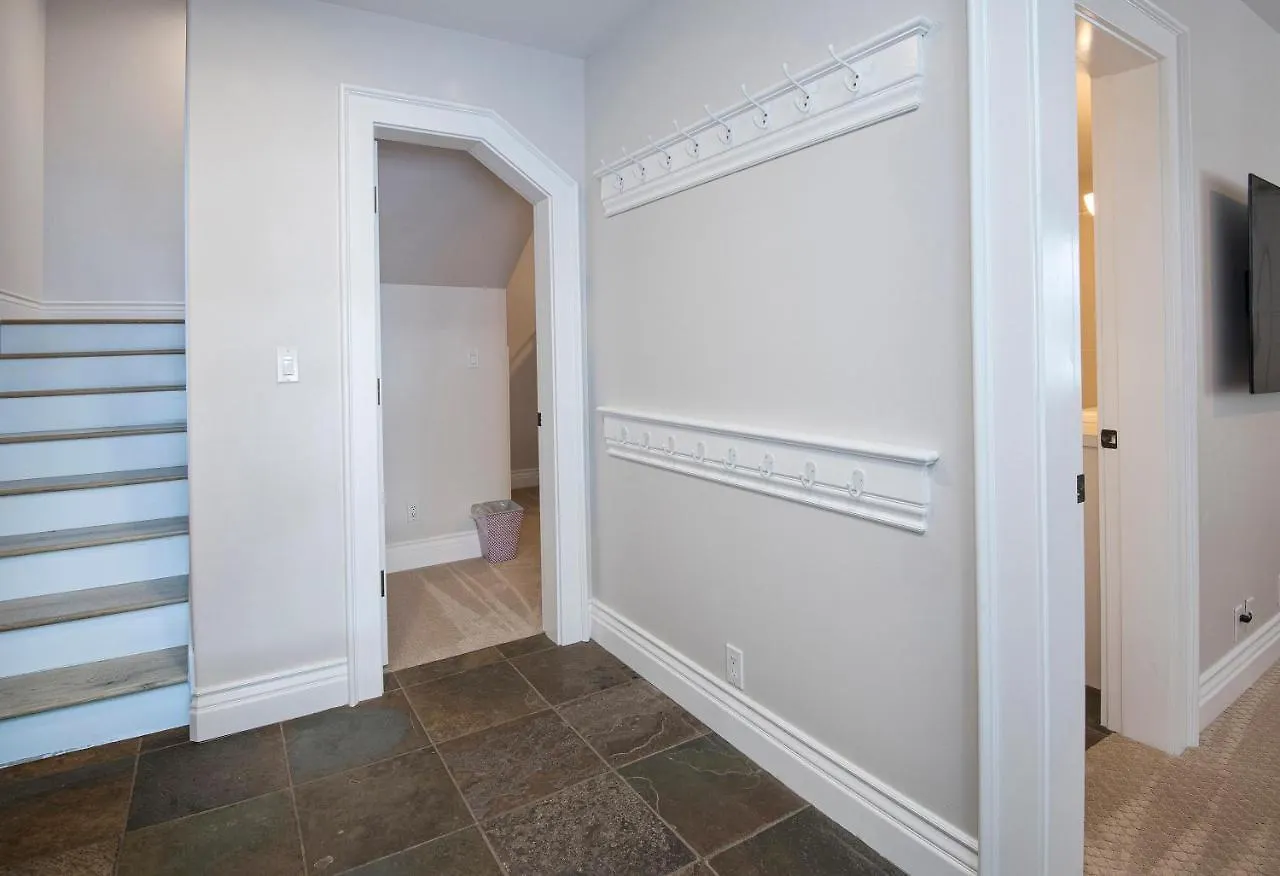 2782 Kinnikinnick Rd Unit D