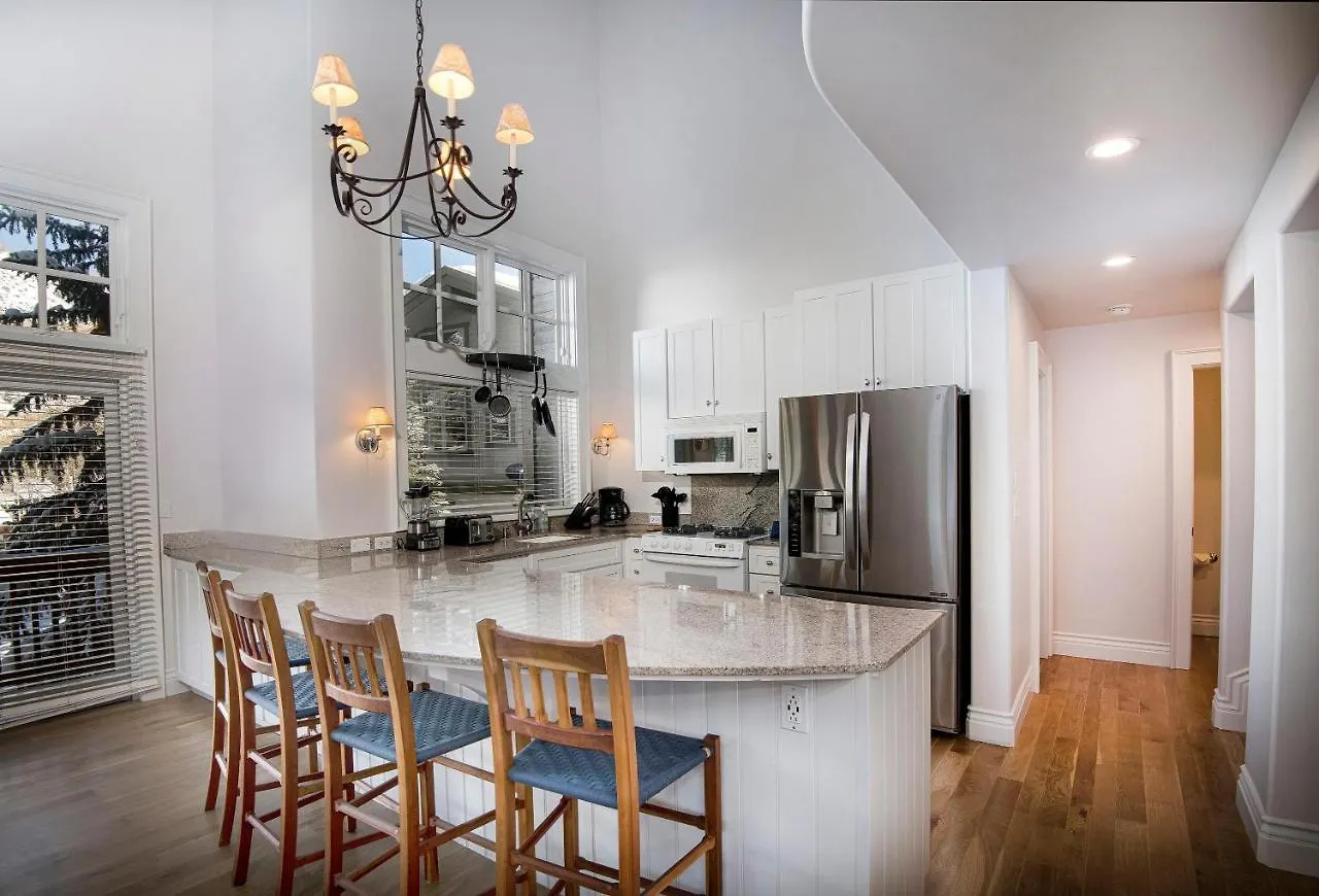 2782 Kinnikinnick Rd Unit D Holiday home *
