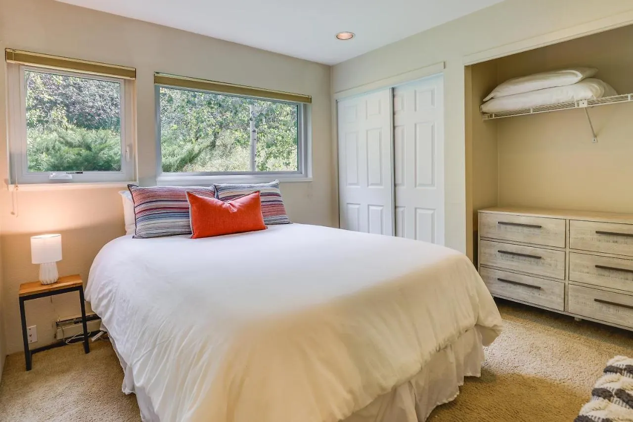 East With Pool, Hot Tub, And Free Bus Stop * Vail