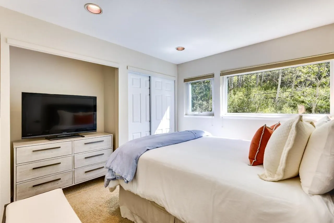 East With Pool, Hot Tub, And Free Bus Stop * Vail