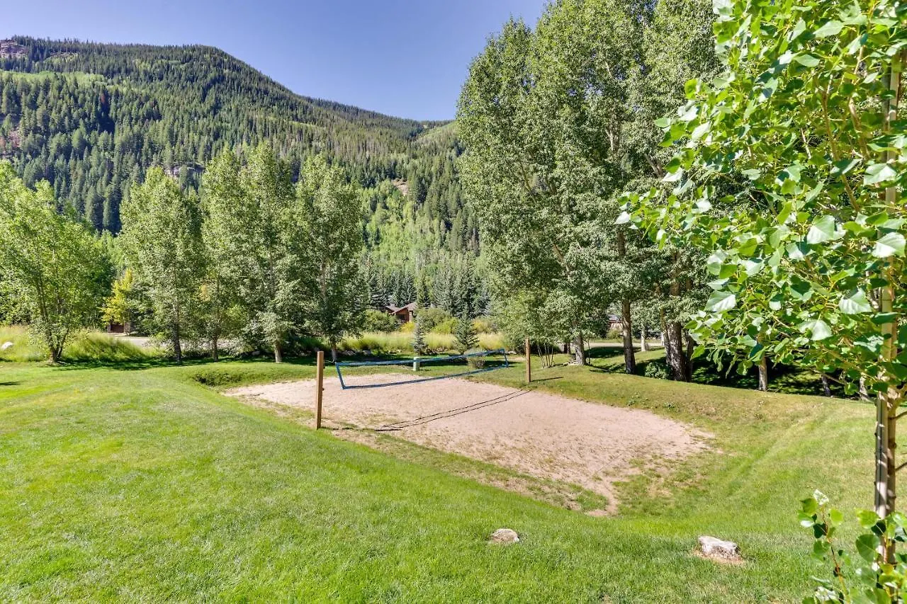 East With Pool, Hot Tub, And Free Bus Stop Vail