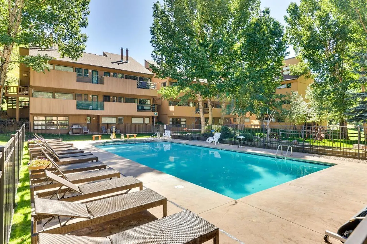Appartamento East With Pool, Hot Tub, And Free Bus Stop