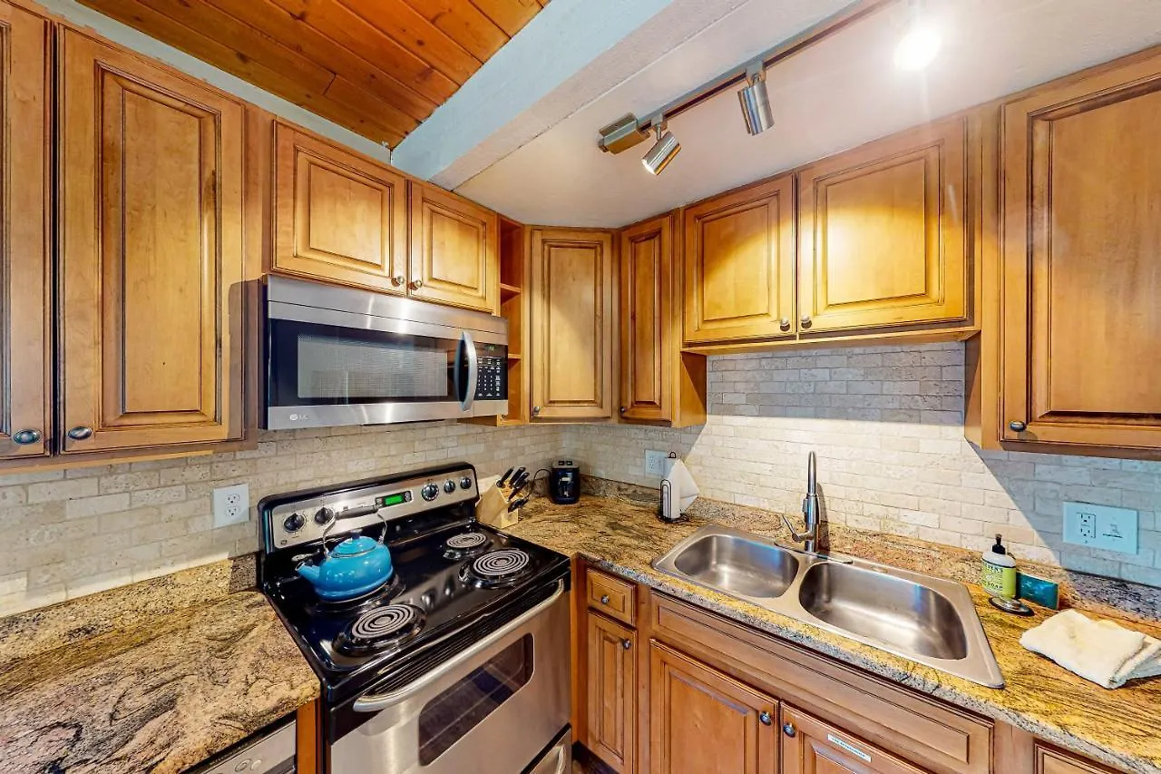 Shredders & Hikers Delight Upstairs Apartment Vail