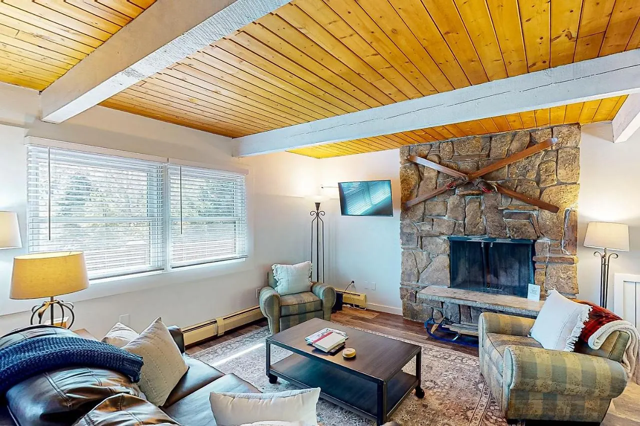 Shredders & Hikers Delight Upstairs Apartment *