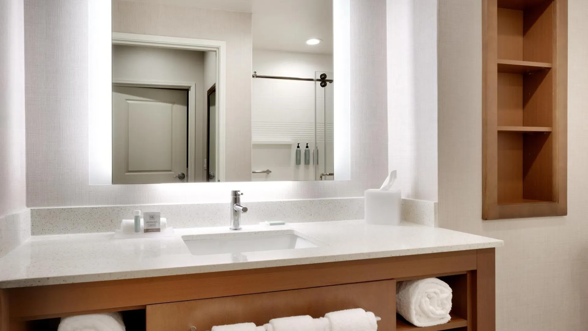 Hotel By Marriott