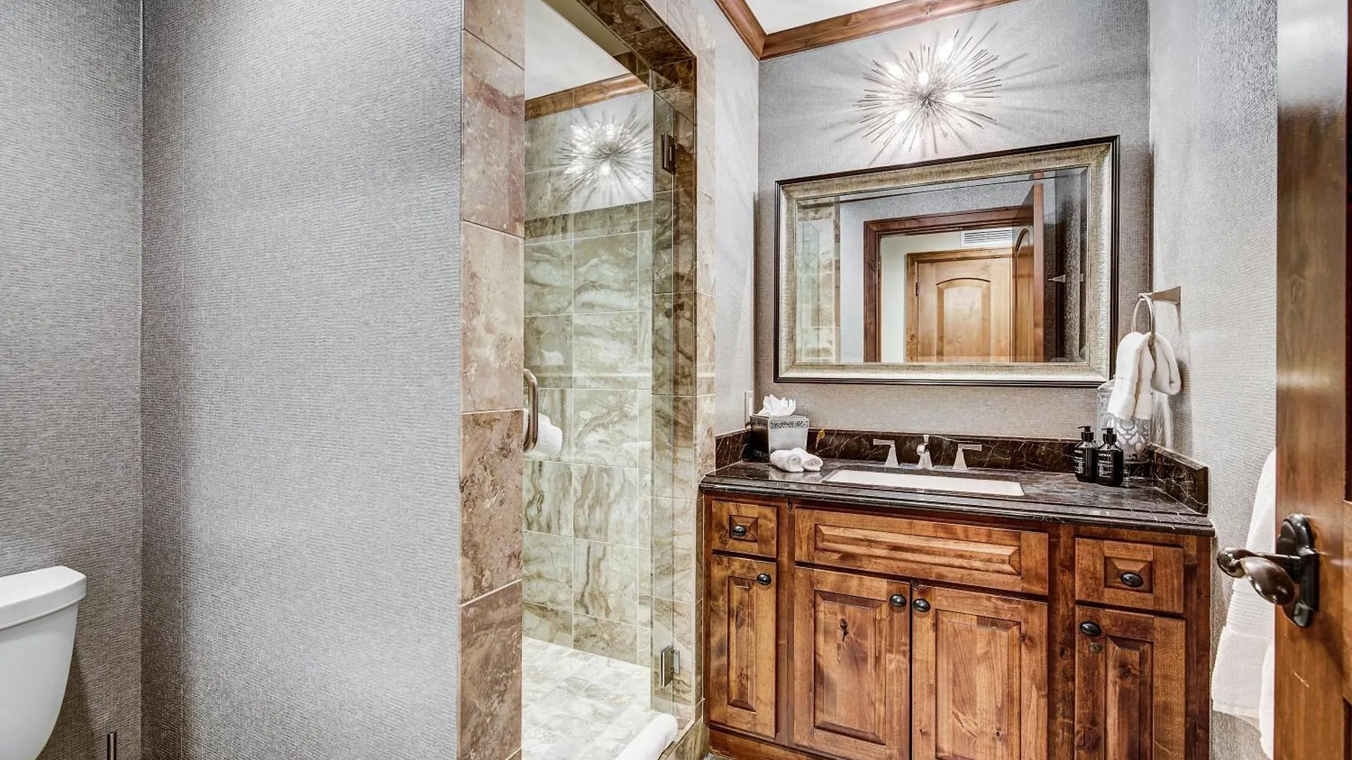 2 Bedroom Ritz-carlton Chic Decor Valley Views Apartment *
