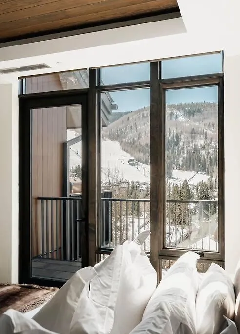 Lavish 2-bedroom With Four Seasons Flair Vail