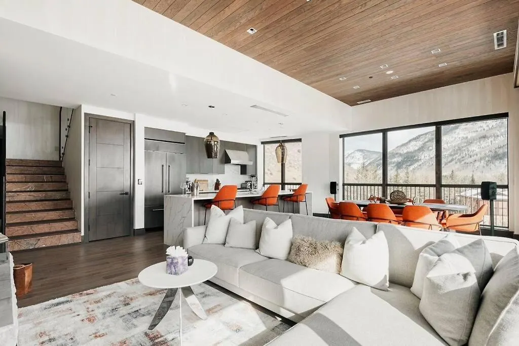 Lavish 3-bedroom Penthouse With Four Seasons Flair Apartment