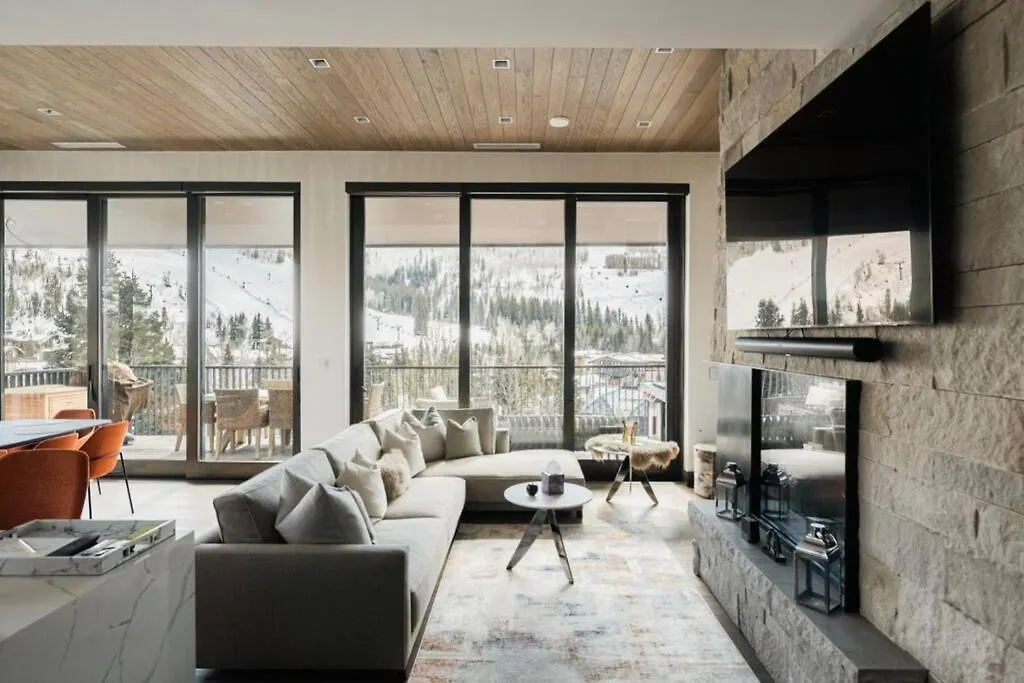 Apartment Lavish 3-bedroom Penthouse With Four Seasons Flair