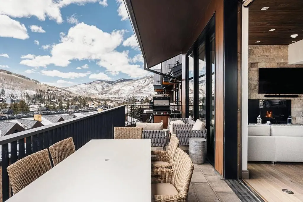 Lavish 3-bedroom Penthouse With Four Seasons Flair Apartment *